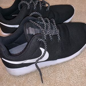Nike Roshe One Women’s shoes